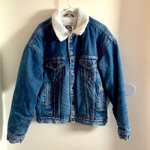 Levi’s Sherpa Lined Truckers Jacket Large.